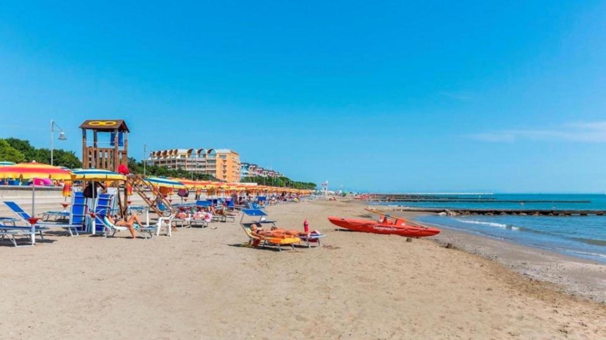Bright Apartment With Pool Porto Santa Margherita di Caorle Eksteriør bilde