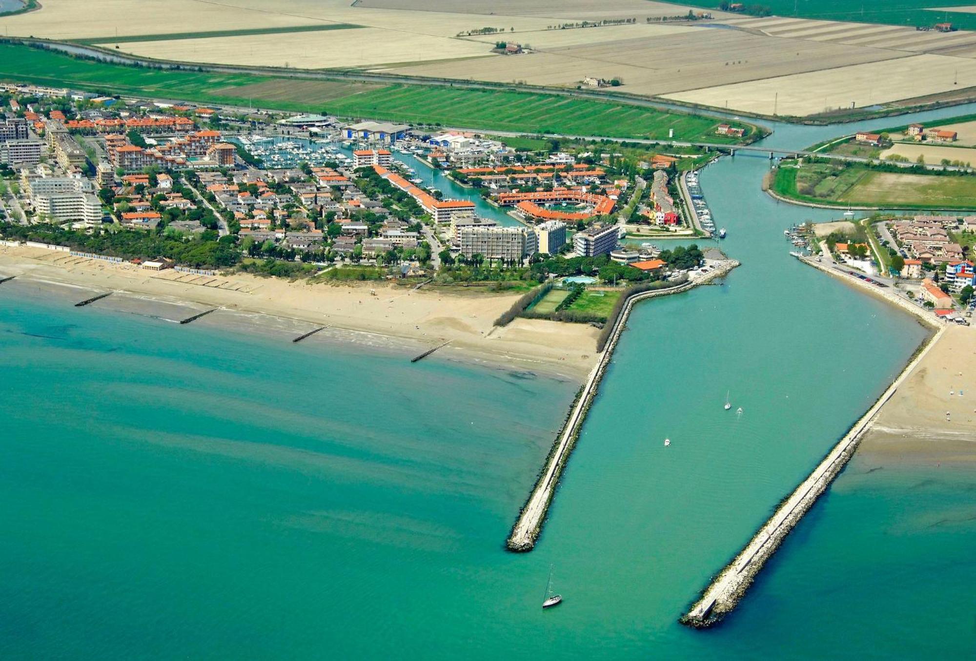 Bright Apartment With Pool Porto Santa Margherita di Caorle Eksteriør bilde