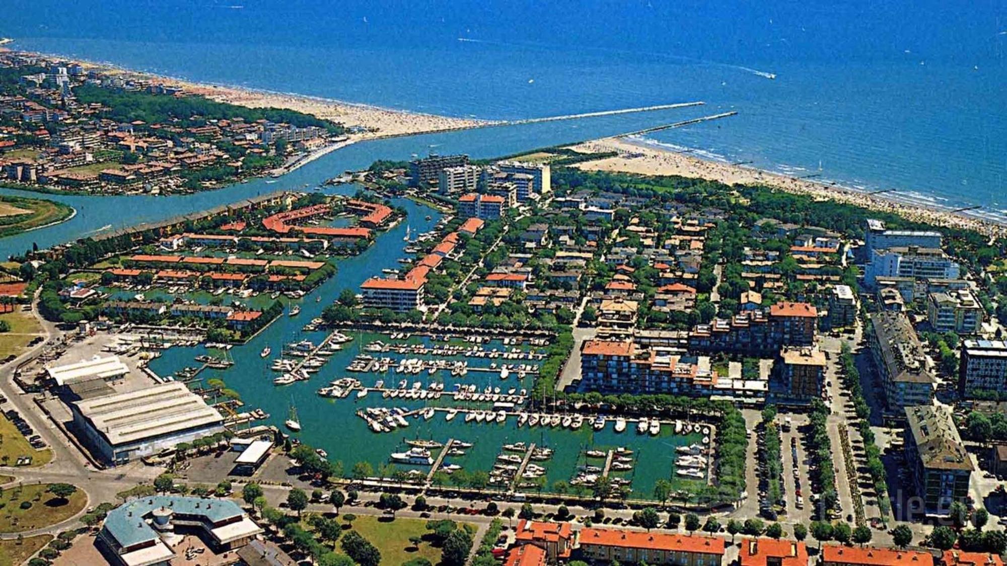 Bright Apartment With Pool Porto Santa Margherita di Caorle Eksteriør bilde