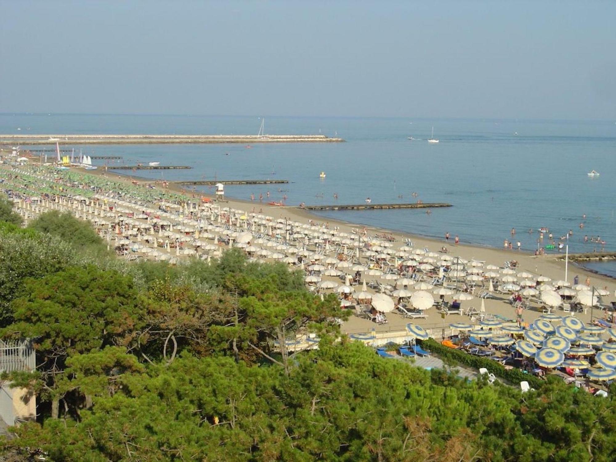 Bright Apartment With Pool Porto Santa Margherita di Caorle Eksteriør bilde