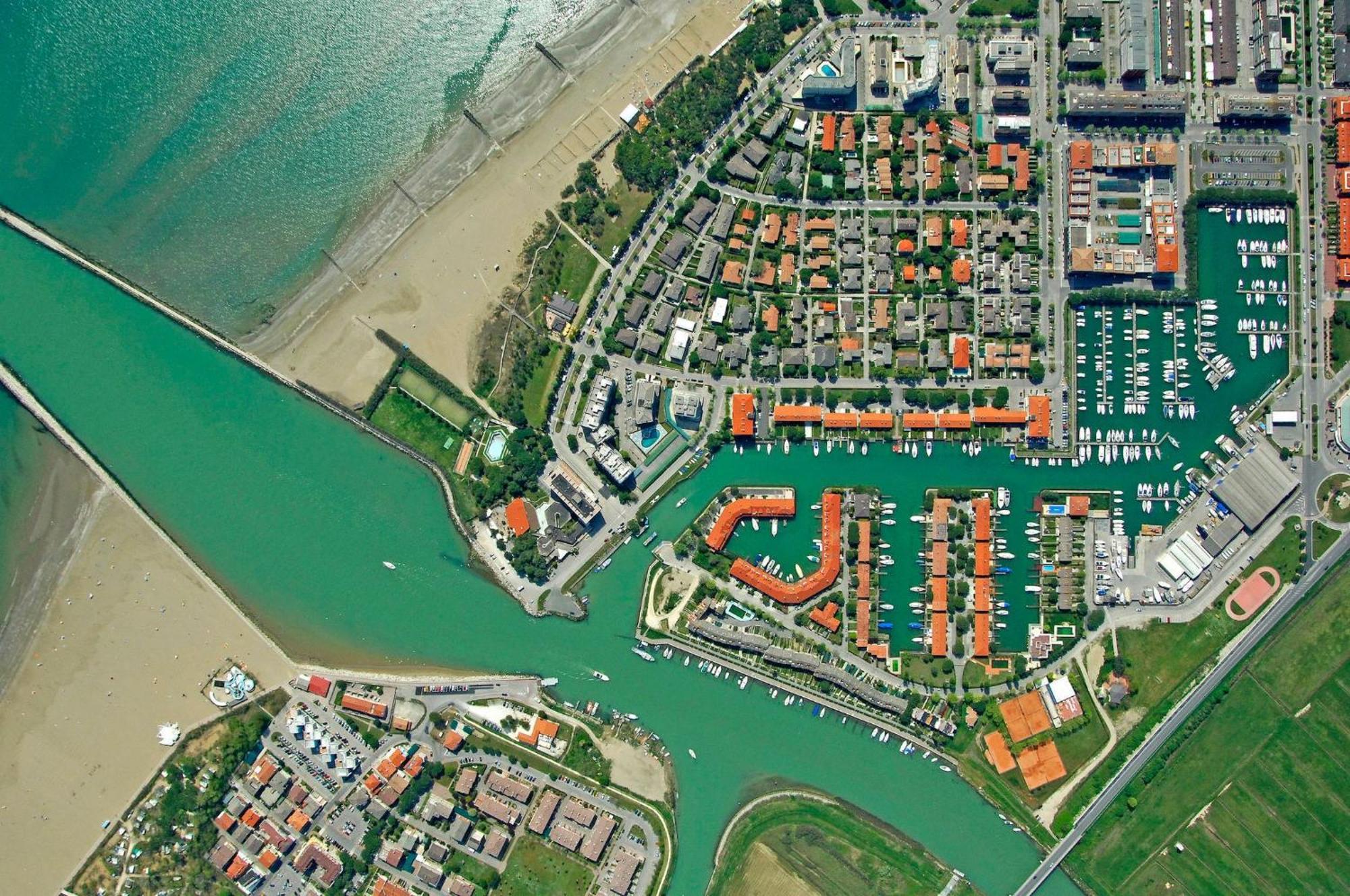 Bright Apartment With Pool Porto Santa Margherita di Caorle Eksteriør bilde