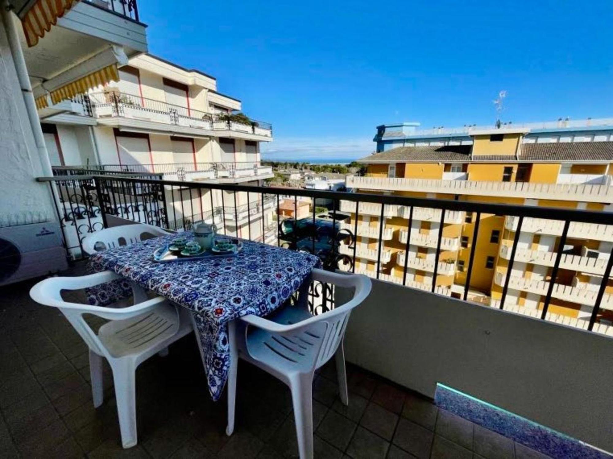 Bright Apartment With Pool Porto Santa Margherita di Caorle Eksteriør bilde