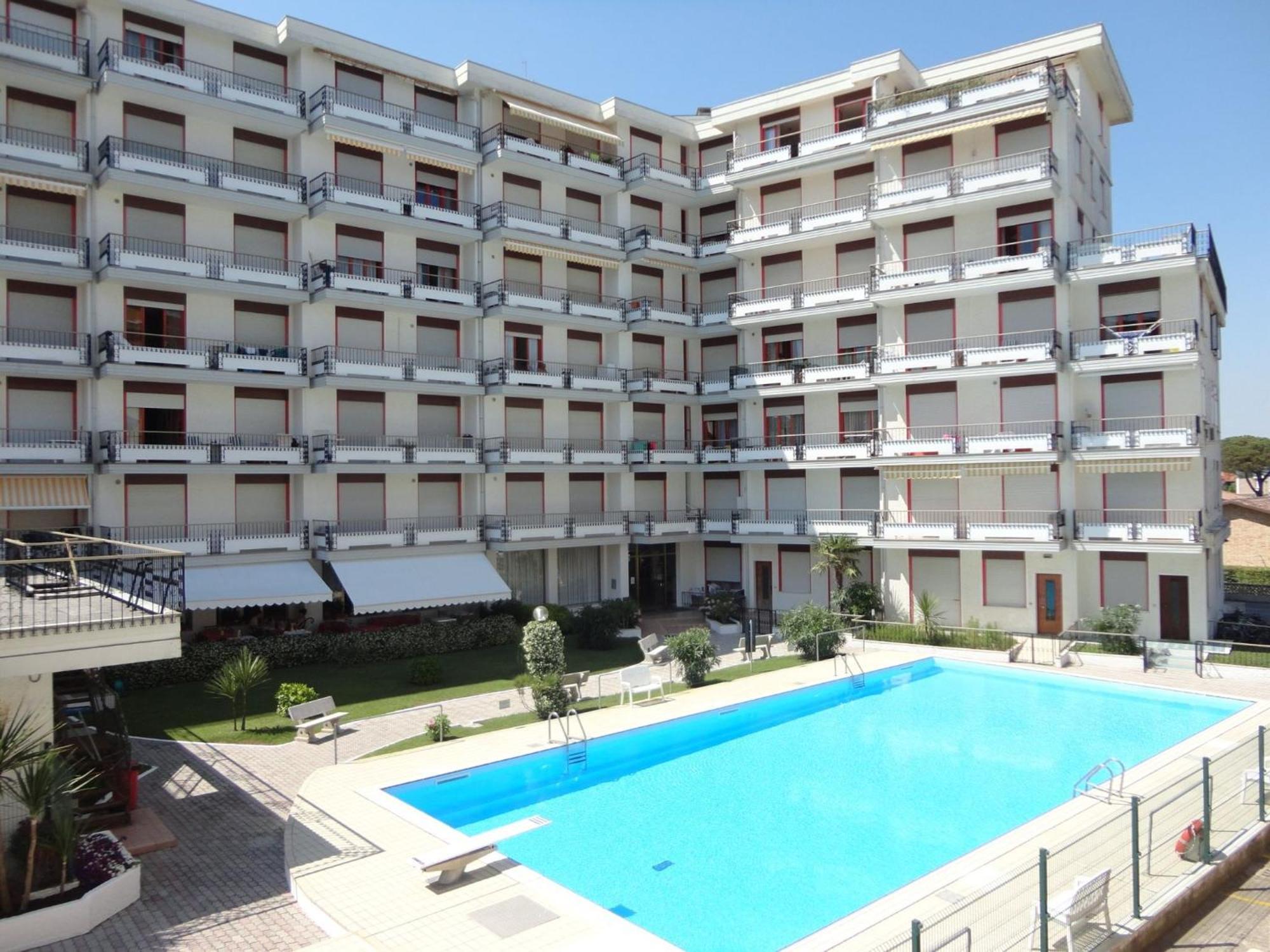 Bright Apartment With Pool Porto Santa Margherita di Caorle Eksteriør bilde