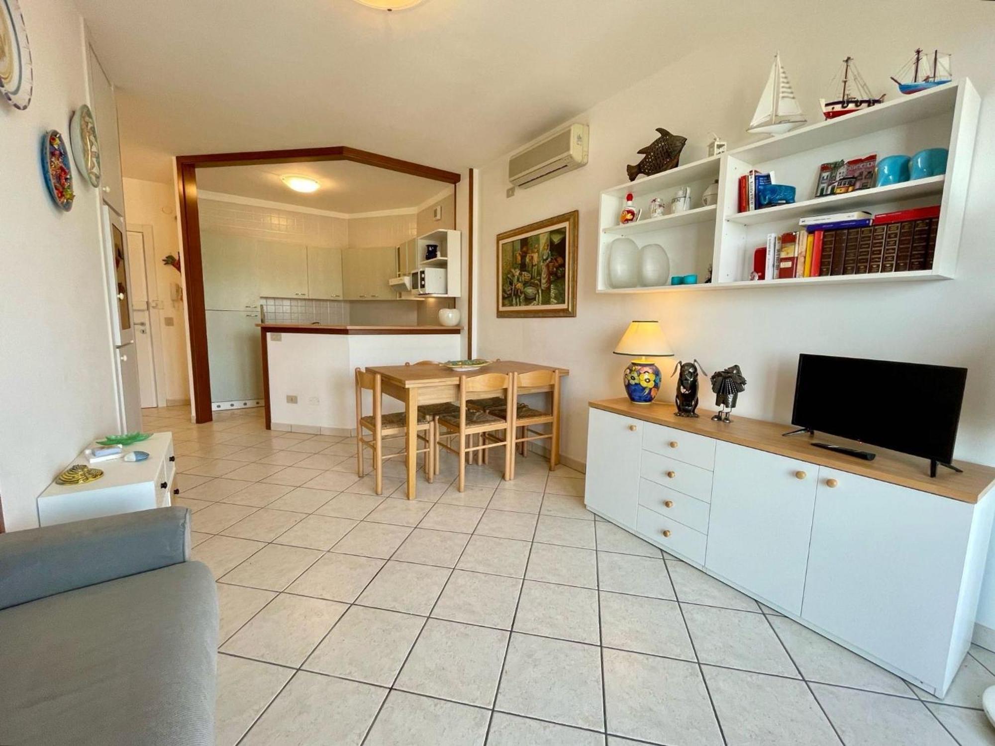 Bright Apartment With Pool Porto Santa Margherita di Caorle Eksteriør bilde